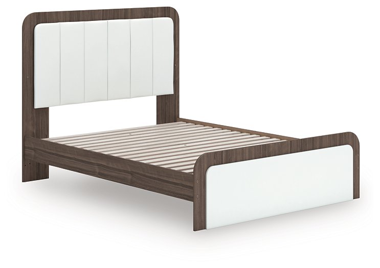 Kendanport Upholstered Bed
