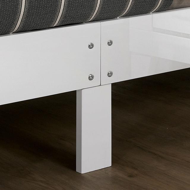 Magdeburg Queen & E.King Bed